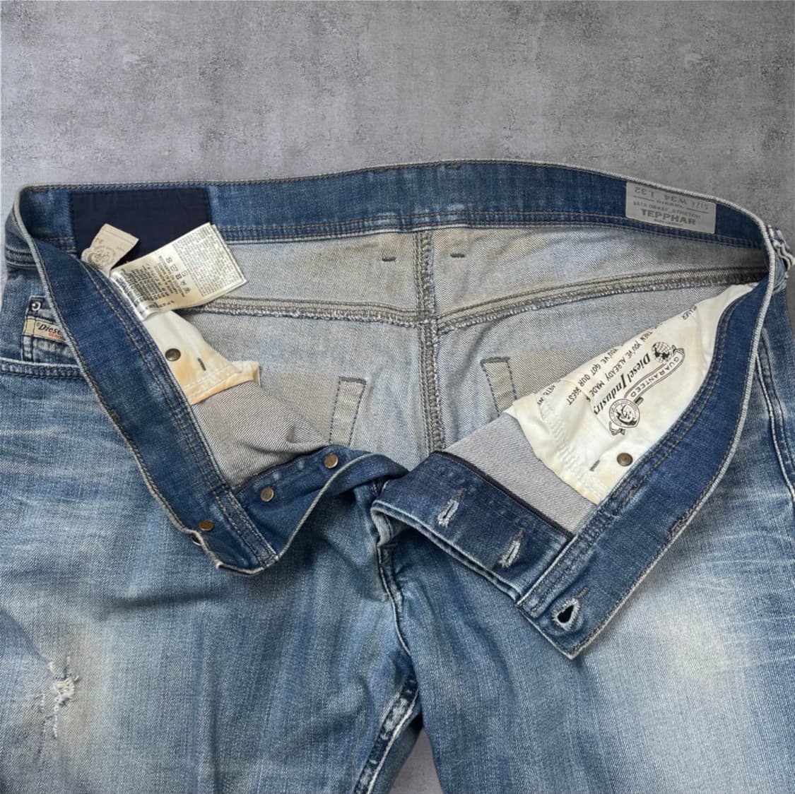 디젤 Diesel TEPPHAR 슬림 캐럿 워싱 데님팬츠 W34 L32 상품이미지4