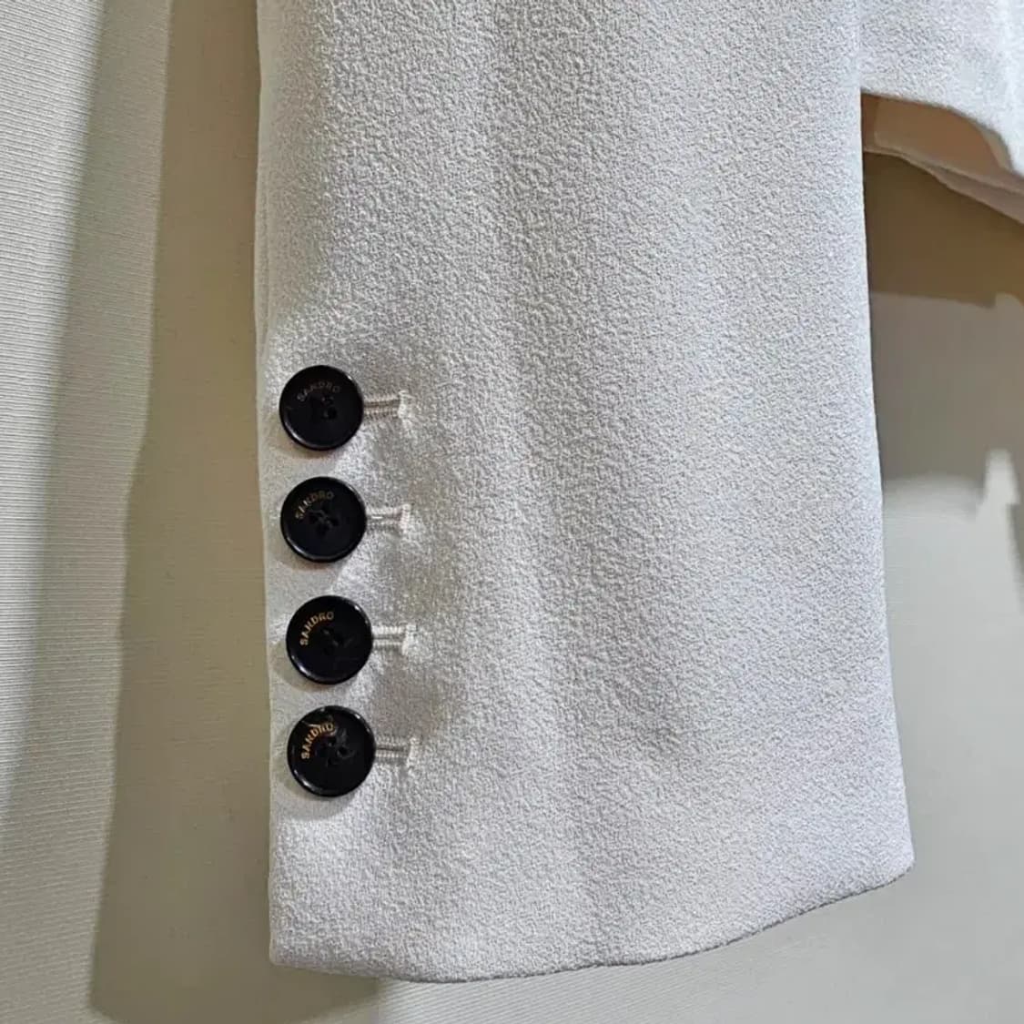 산드로 크롭 더블 버튼 자켓 아이보리 상품이미지3