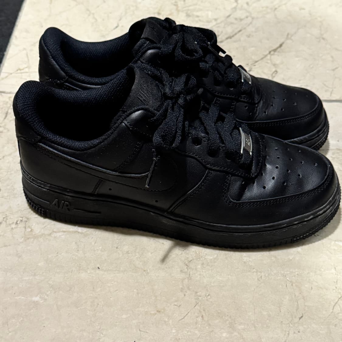 나이키 에어포스 1 '07 로우 트리플 블랙 상품이미지5
