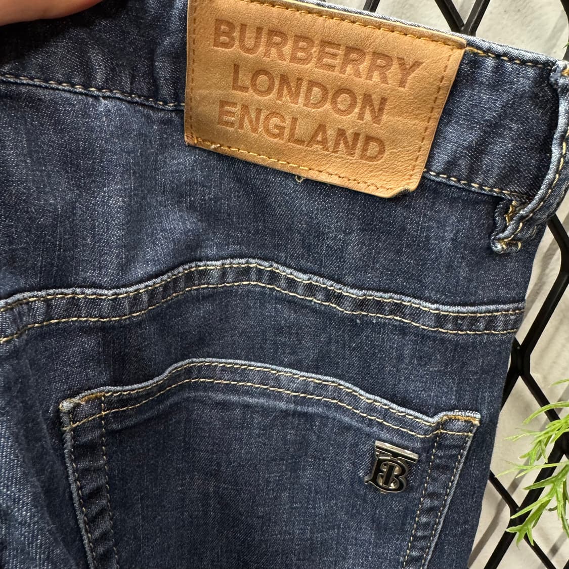 버버리 데님 팬츠 전면 포켓 레터링 로고 포인트 진청 상품이미지6