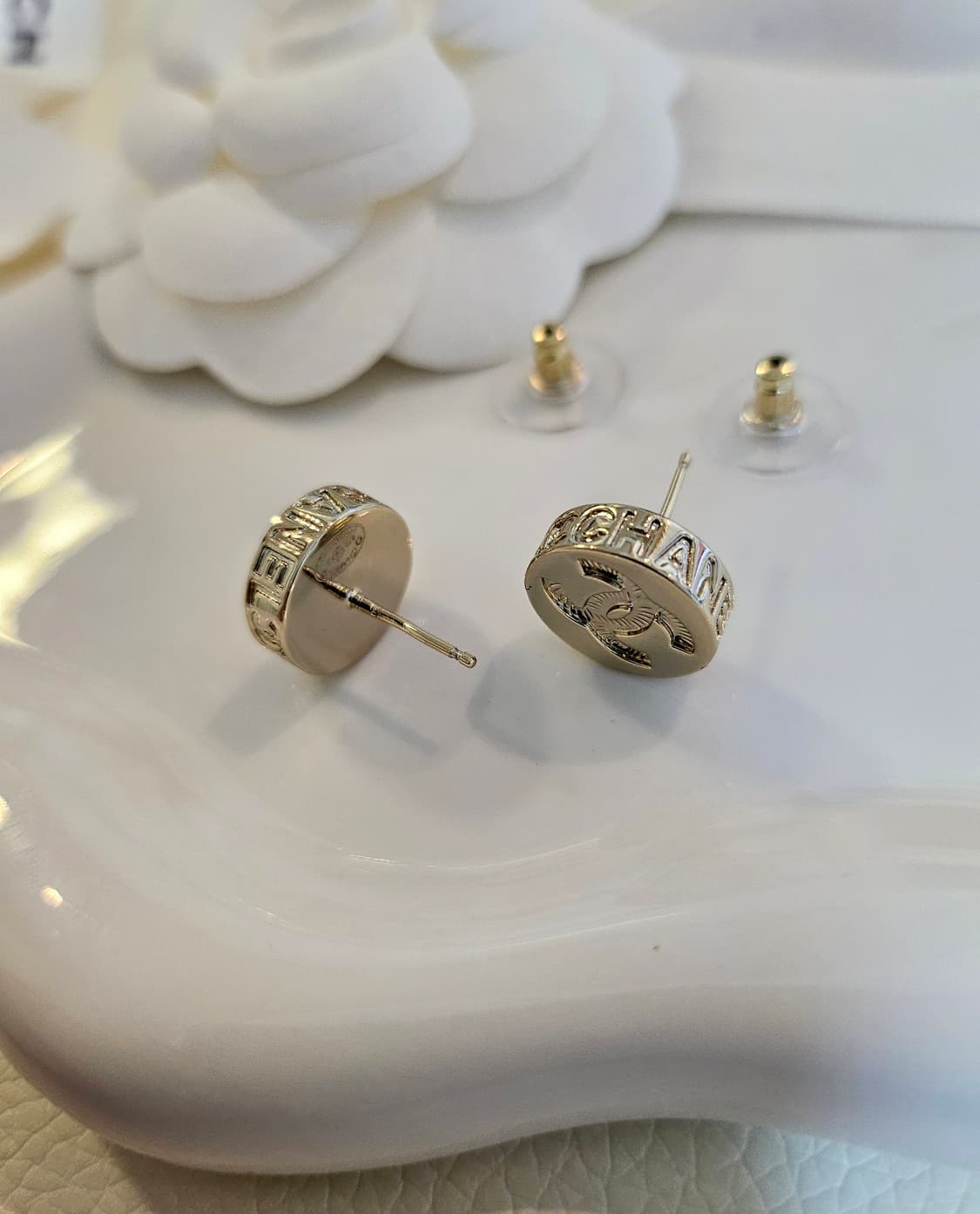 샤넬 코인단추 금장 스터드 귀걸이 업사이클링 상품이미지6
