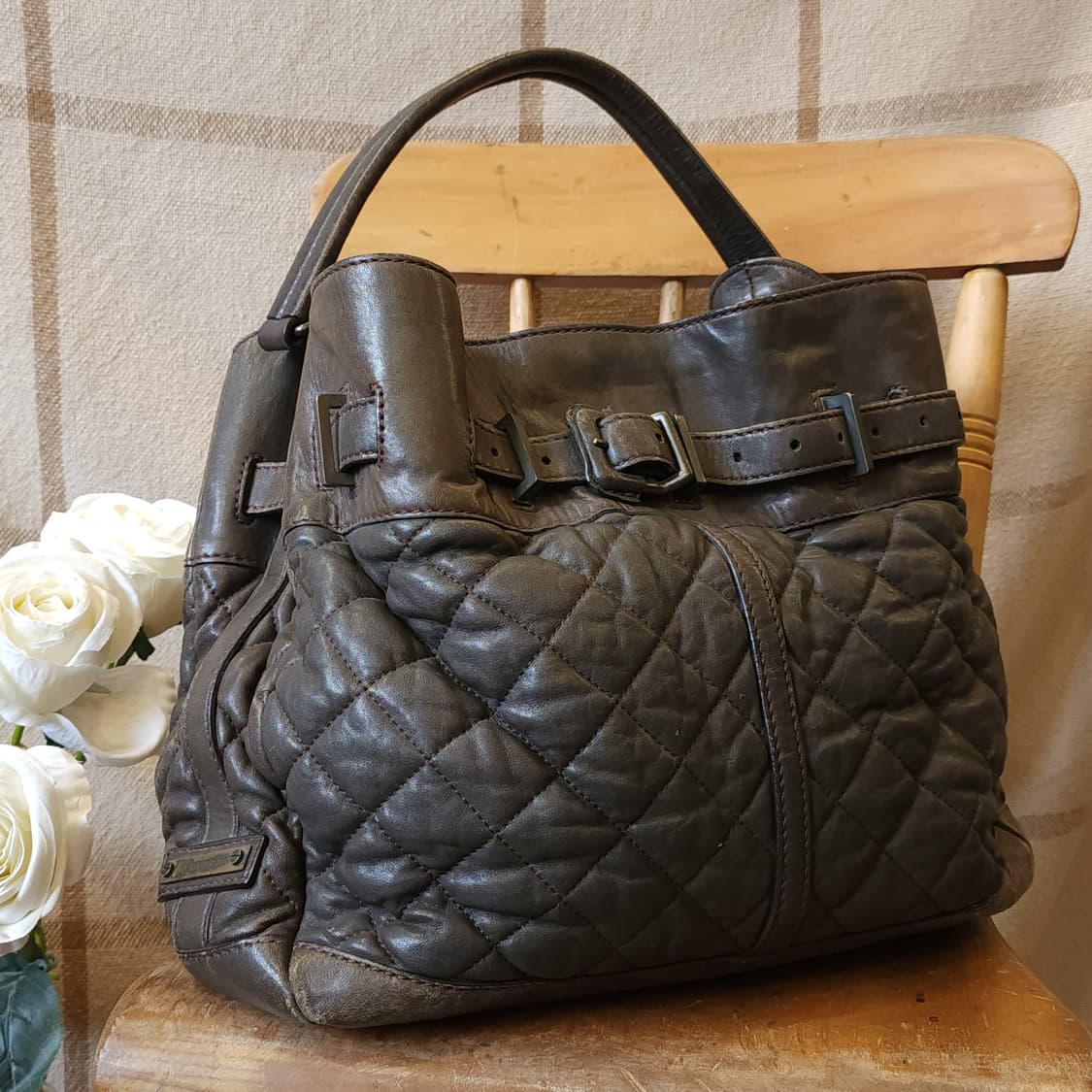 버버리 퀼티드 레더 숄더백 카키 브라운 상품이미지1