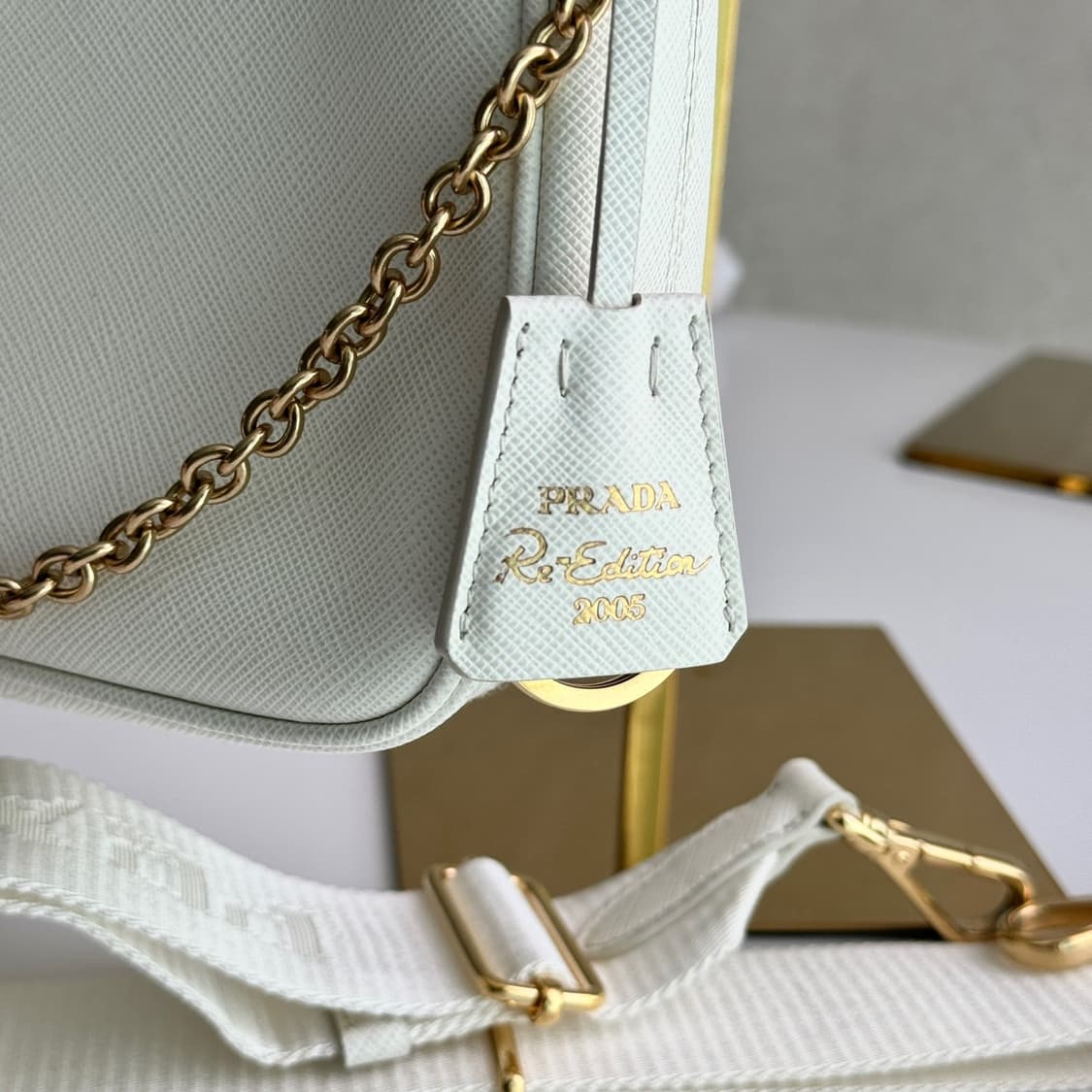 [새상품급] 프라다 리에디션 사피아노 테수토 호보백 레더 화이트  상품이미지10