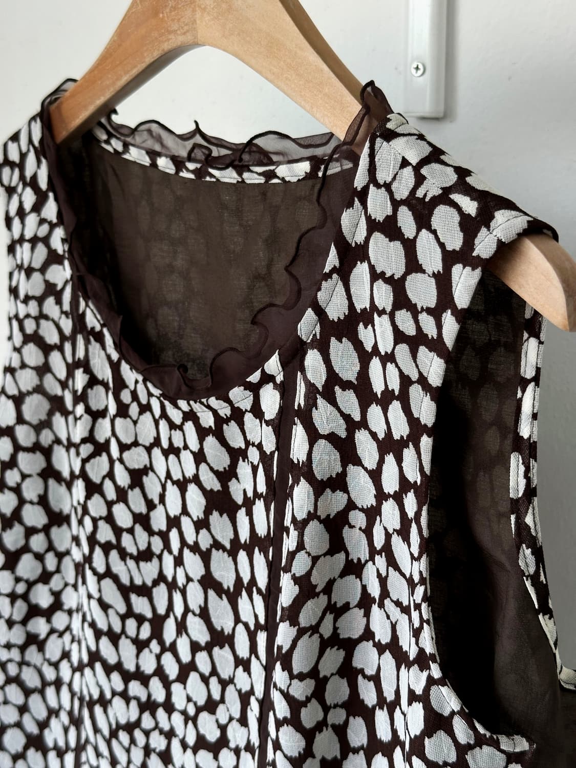 High count poly design sleeveless top 상품이미지1