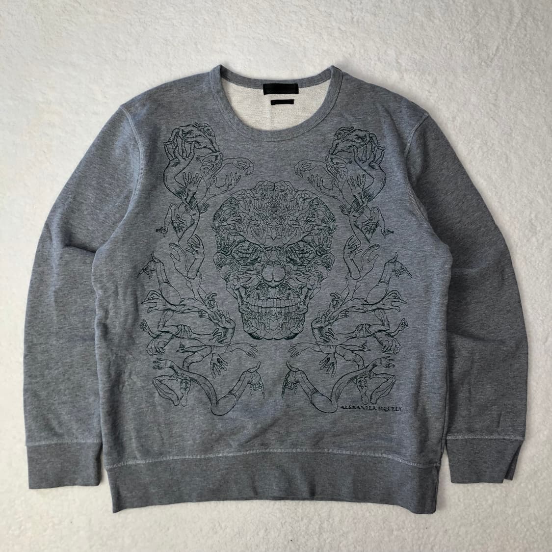 알렉산더 맥퀸 자수 맨투맨 상품이미지1