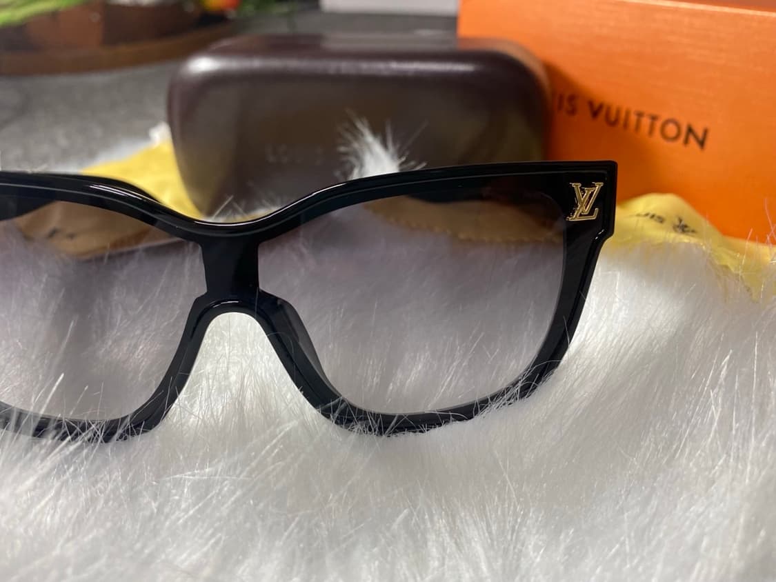 루이비통 LV 로고 그레이 선글라스 상품이미지3