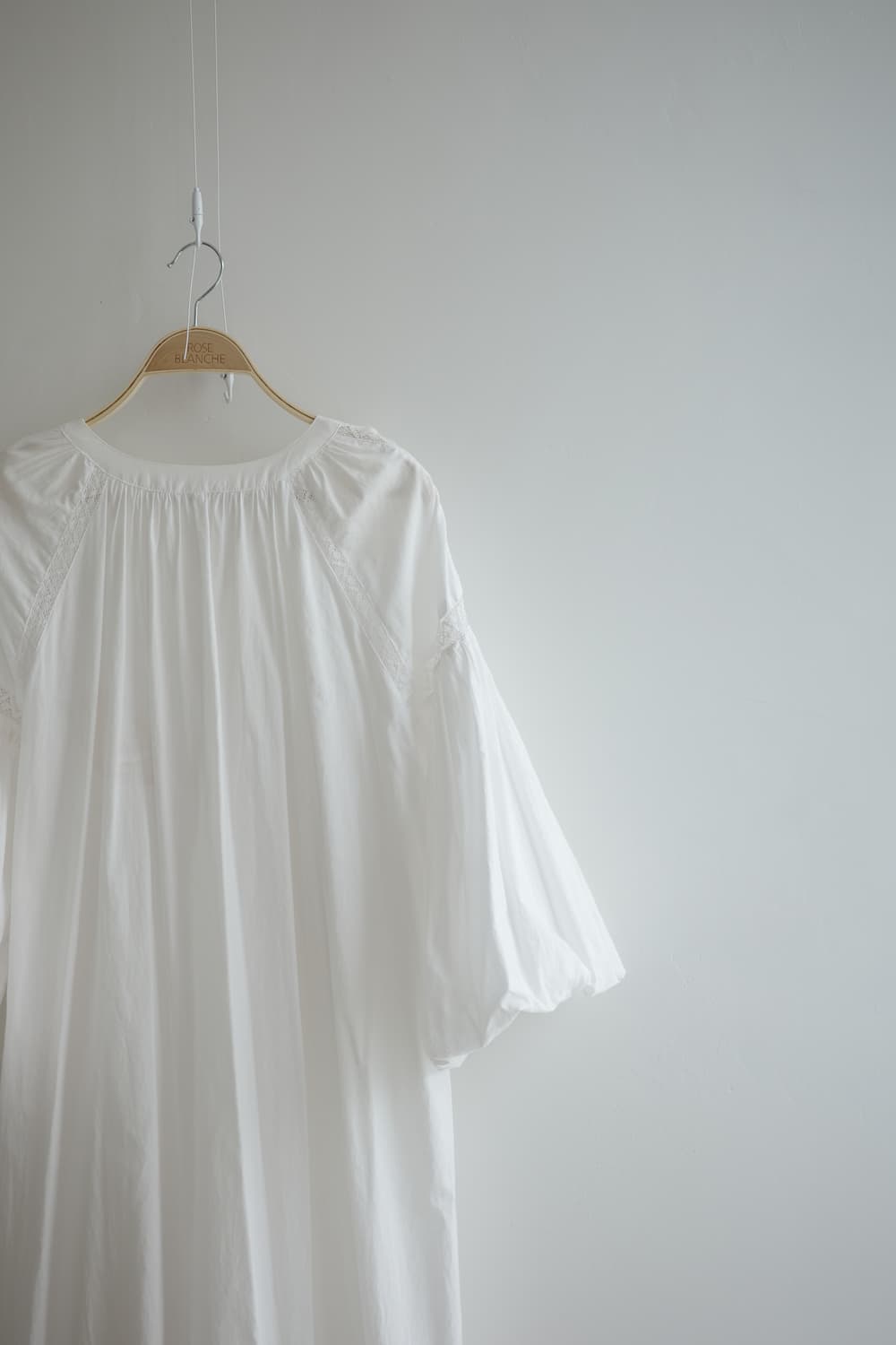 adapt 
• 화이트 퍼프 소매 샤링 코튼 롱원피스 상품이미지7