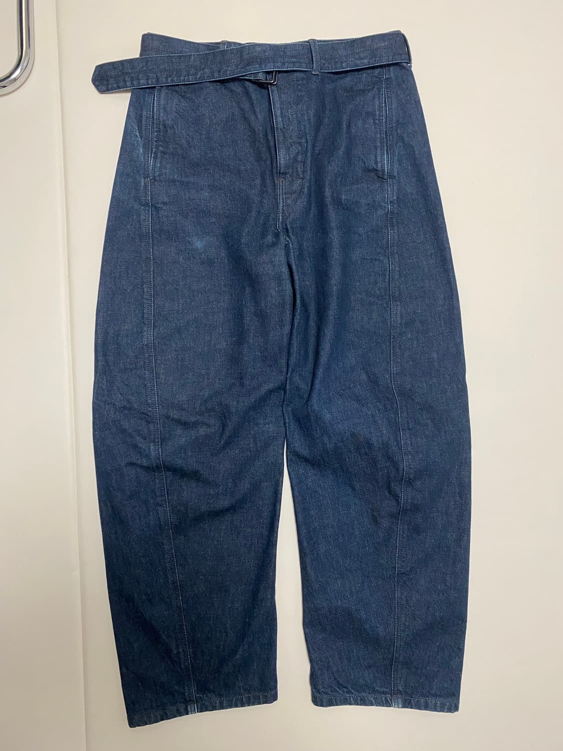 르메르 트위스트 벨티드 팬츠 인디고 L사이즈 판매합니다 상품이미지1