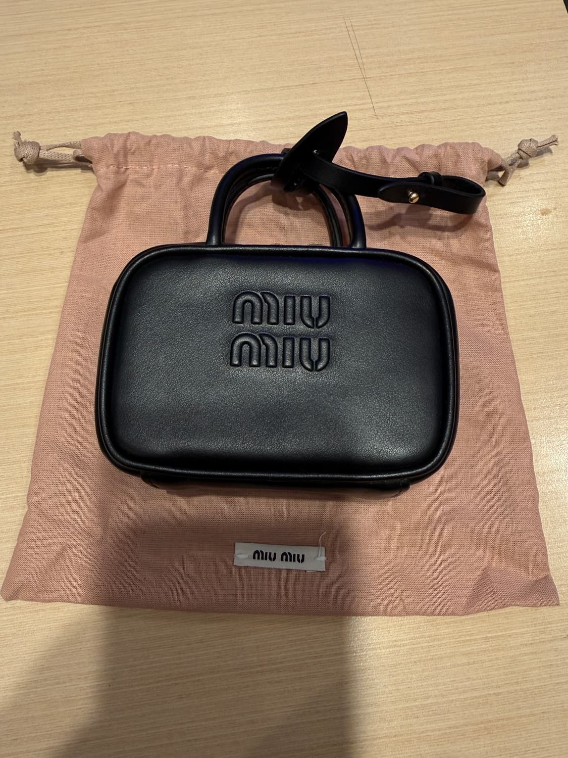 새상품) 미우미우 miumiu 마이크로 미니 보백 레더 블랙 상품이미지1