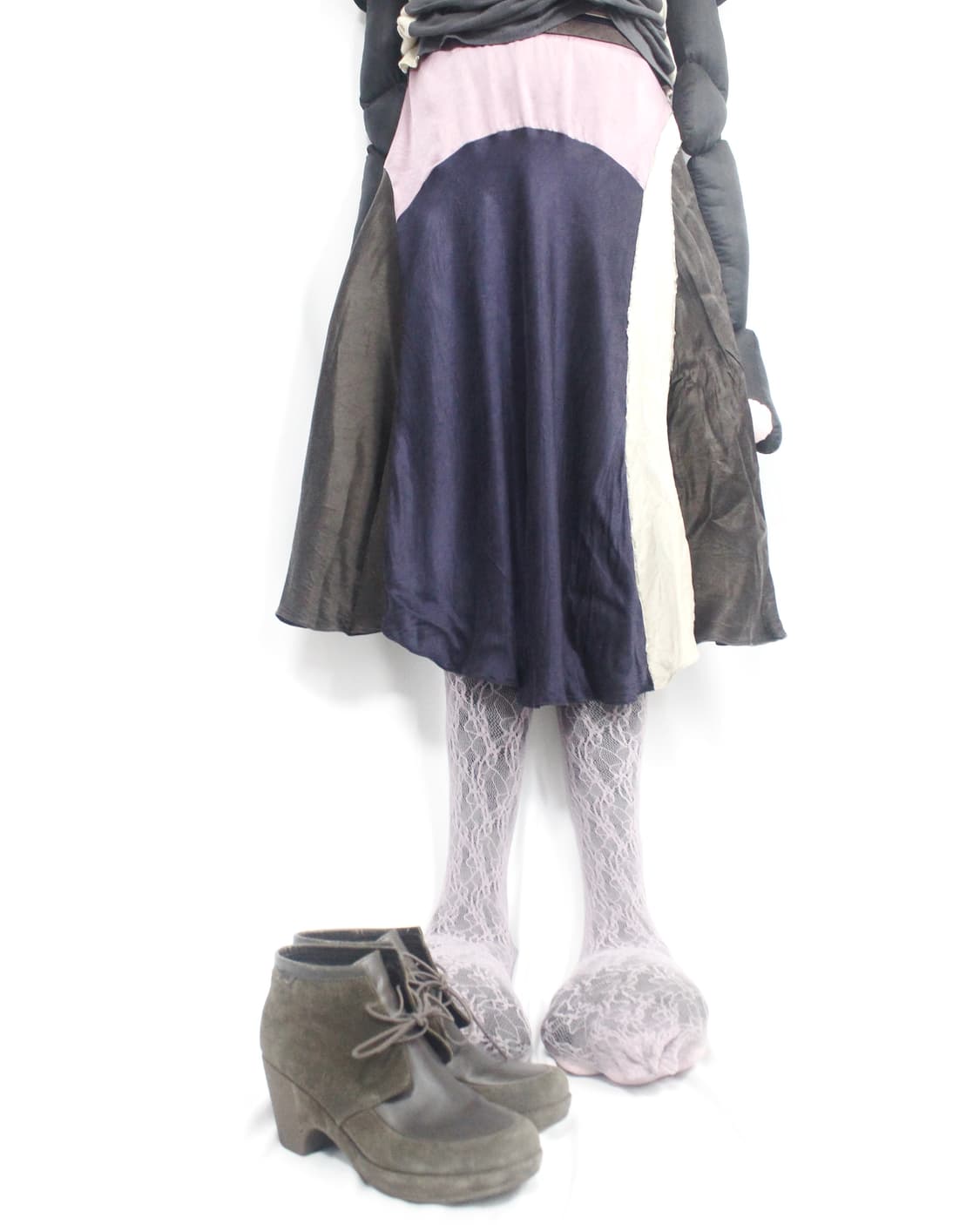 Curved Panel Contrast Satin Long Skirt4 상품이미지5