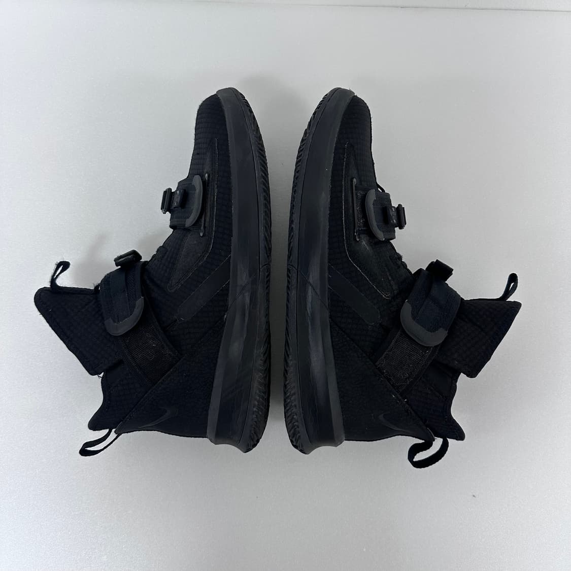 나이키 르브론 솔저 13 올블랙 스니커즈 285 상품이미지6