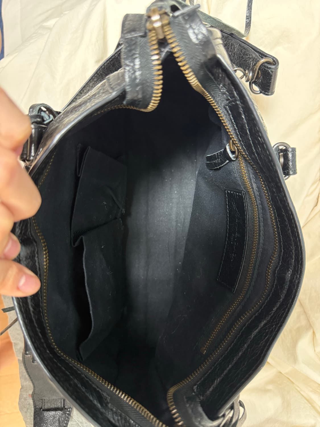 발렌시아가 모터백 S 상품이미지3