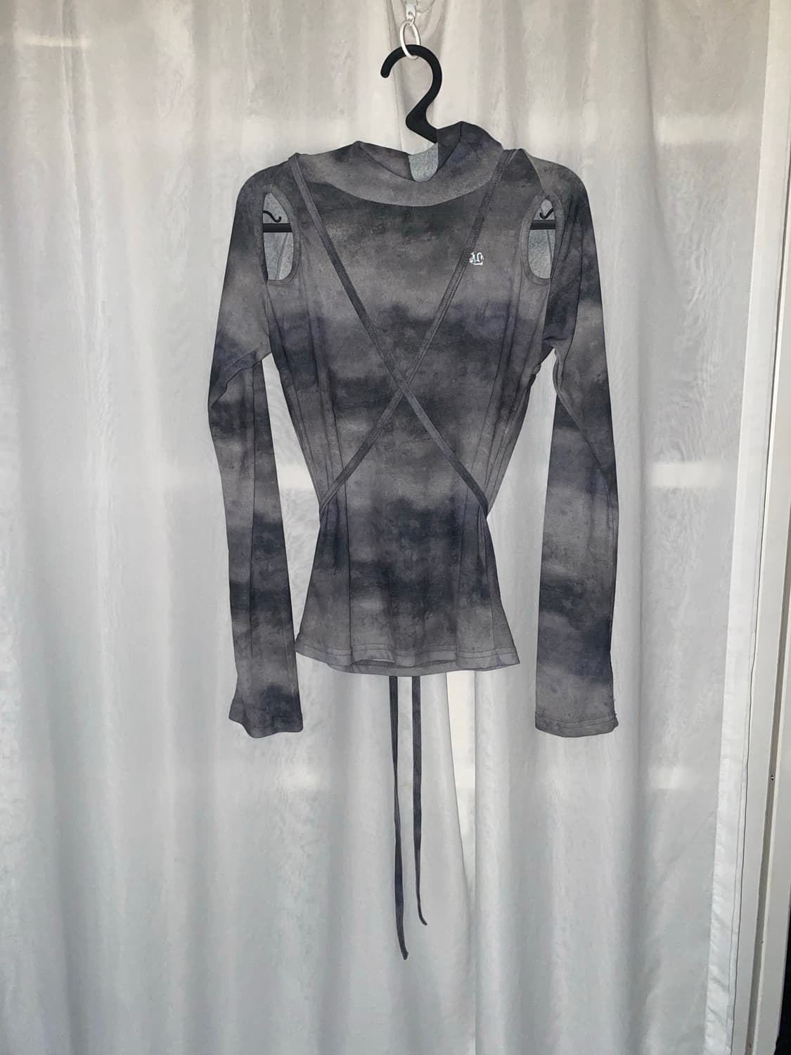 Cut out strap long sleeve 컷아웃 스트랩 상품이미지2