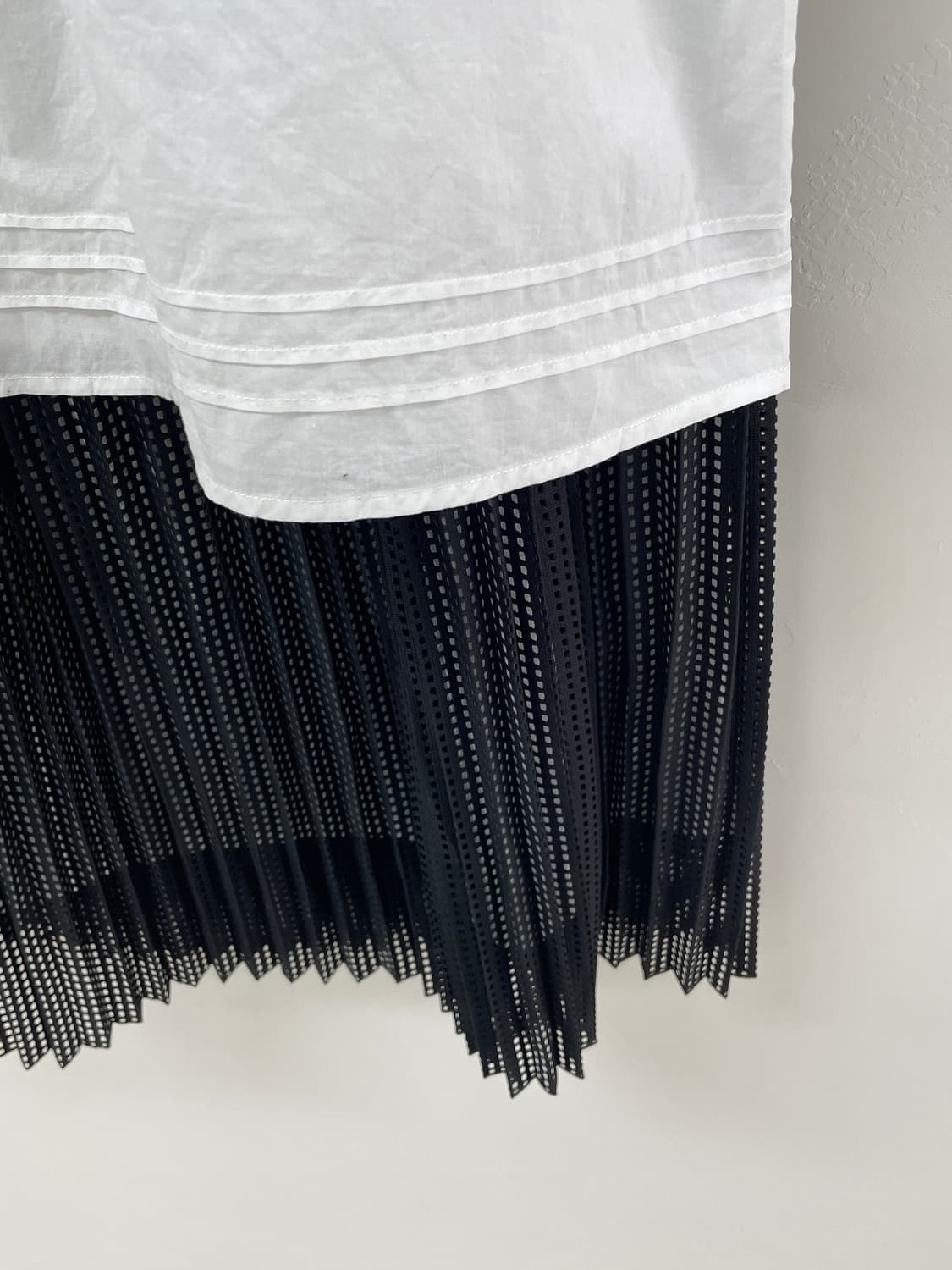 rhythomos 블랙  펀칭 플리츠 스커트 상품이미지7