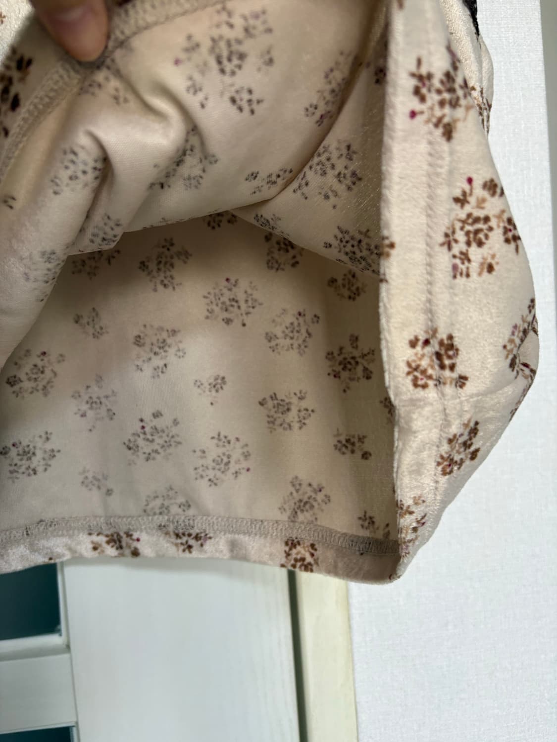 베이지 벨벳 잔꽃 슬리브리스 상품이미지4