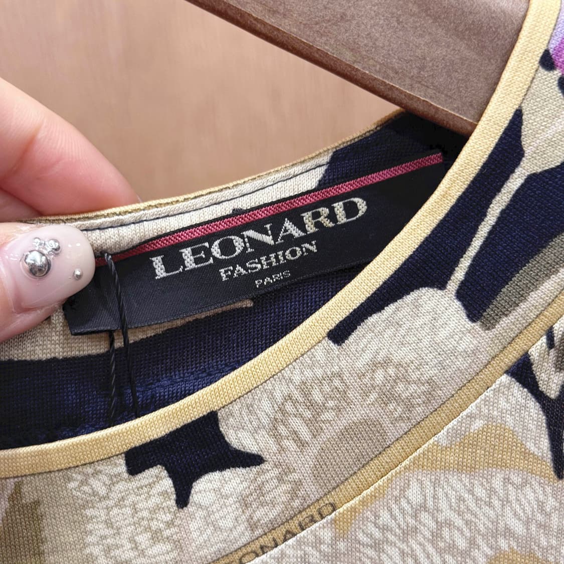 레오나드 긴팔 티셔츠 플라워 패턴 디테일 네이비 베이스 멀티컬러 상품이미지7