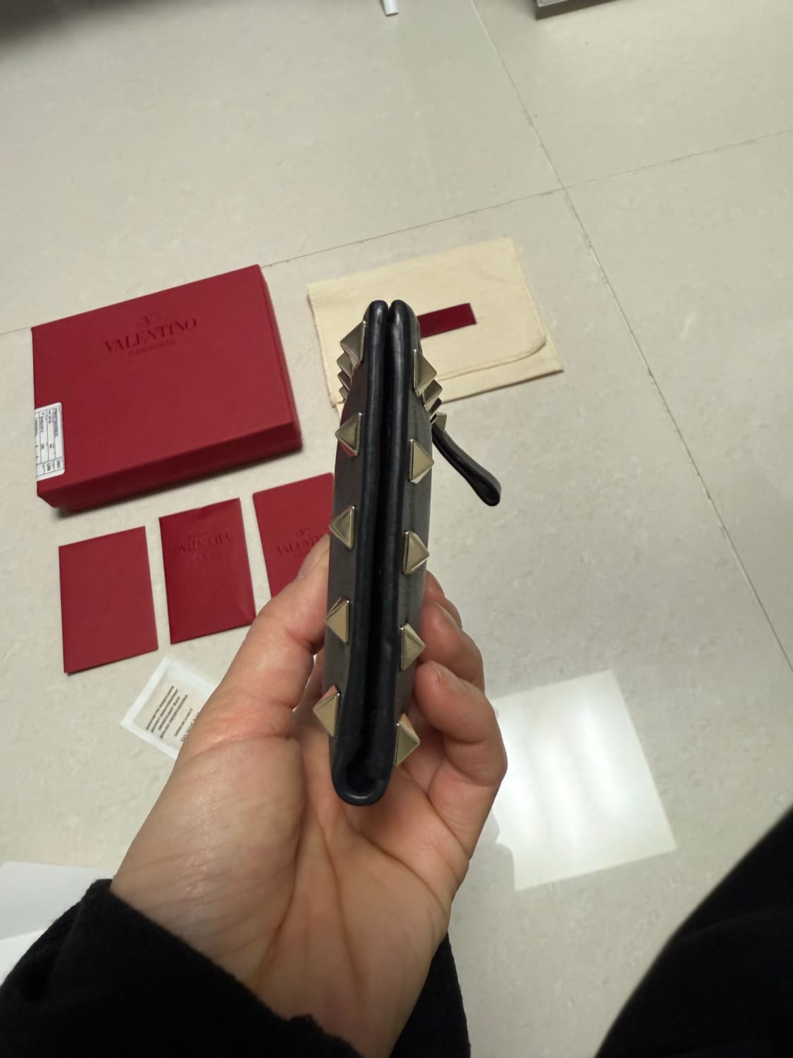 발렌티노 락스터드 블랙 반지갑 상품이미지6