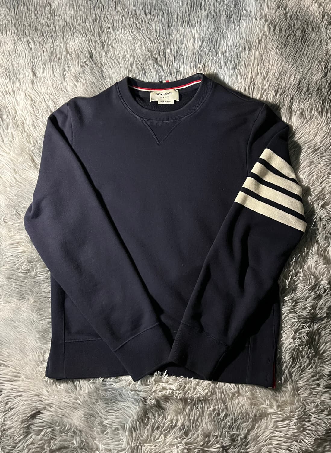 톰브라운 사선 맨투맨 상품이미지1