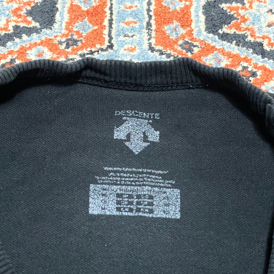 데상트 블랙 맨투맨 남성95  상품이미지4