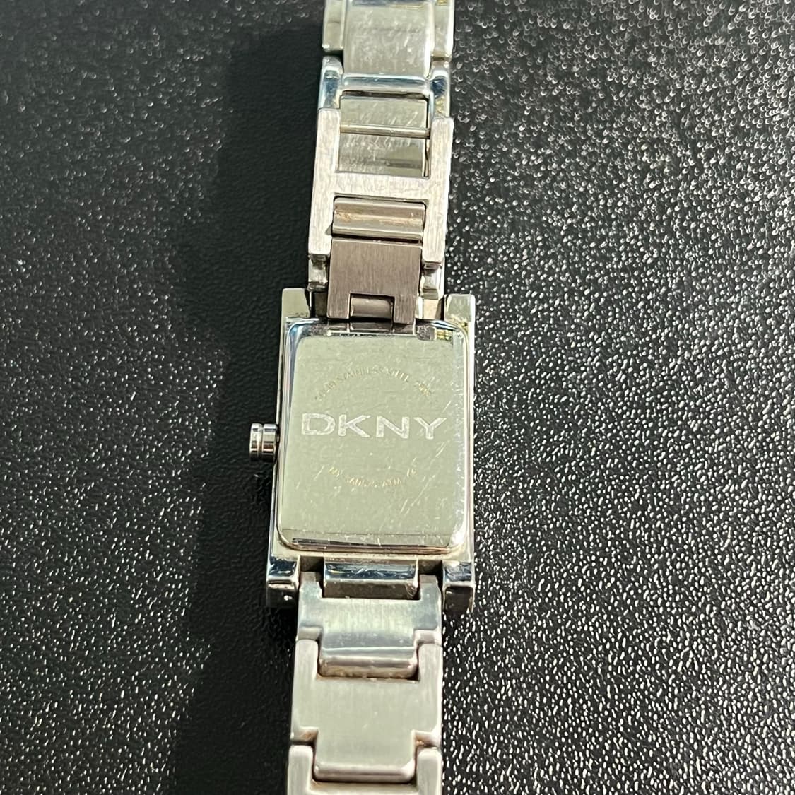 DKNY 사각 메탈 여성 빈티지 시계 상품이미지6