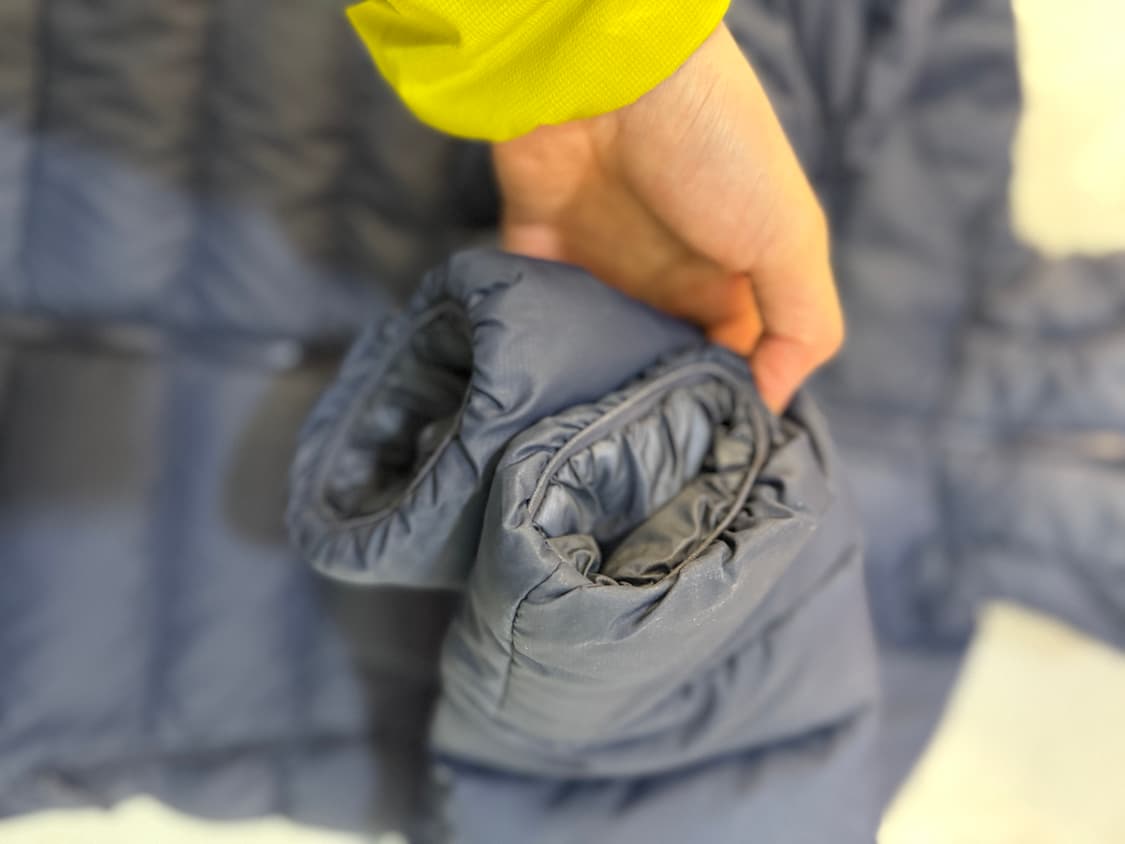 아크테릭스 토륨 블랙사파이어 M 사이즈  상태 괜찮아요 중고이지만 찢김  상품이미지2