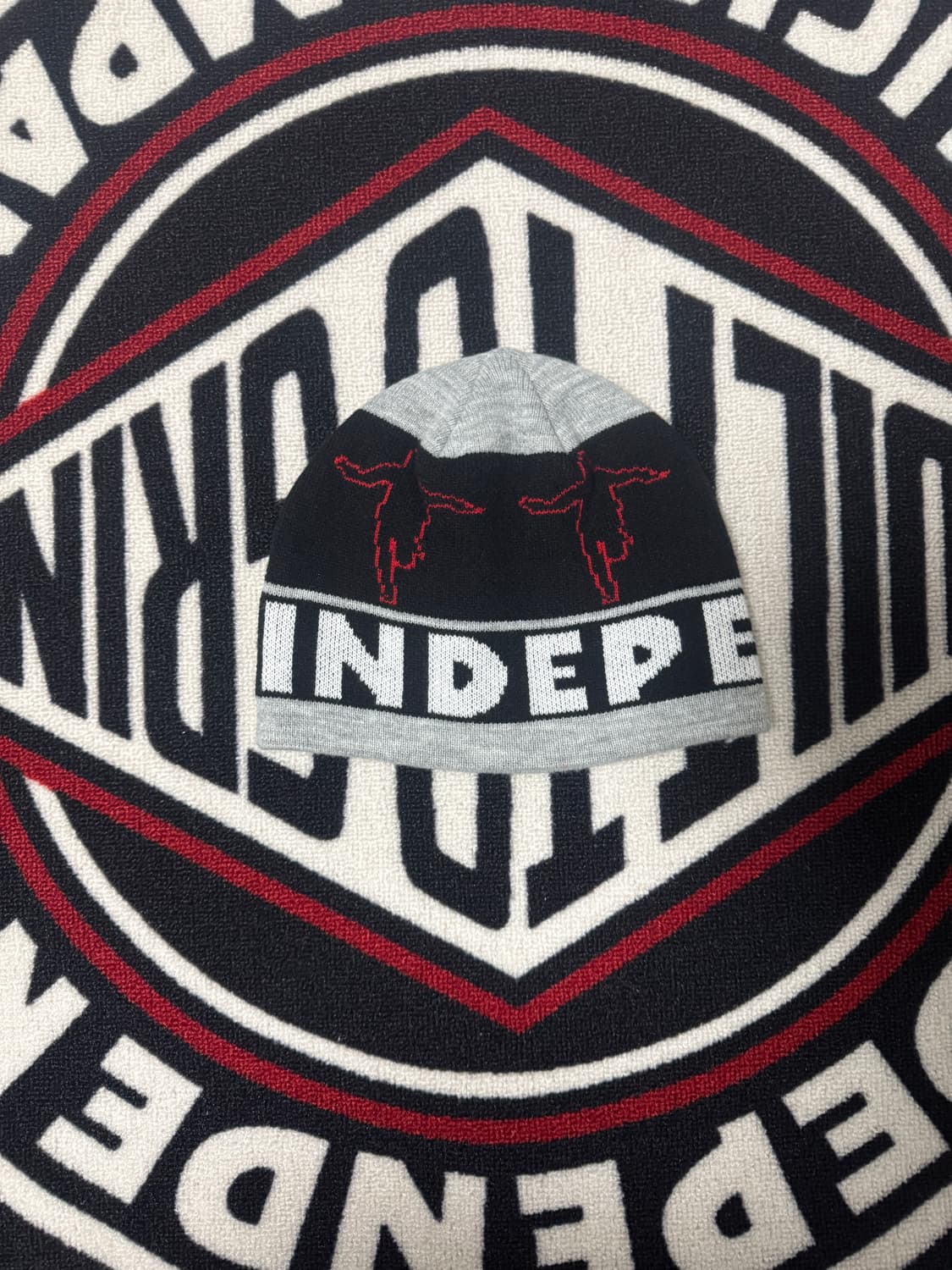 인디펜던트 트럭 컴퍼니 하키 인디 행크 비니 블랙 레드 그레이 상품이미지1