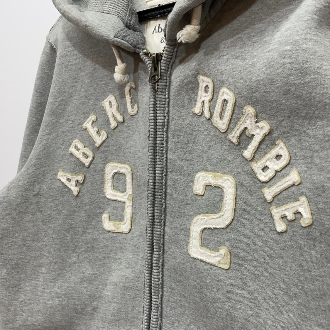 Abercrombie Classic Varsity Zip-Up Hoodi 상품이미지6