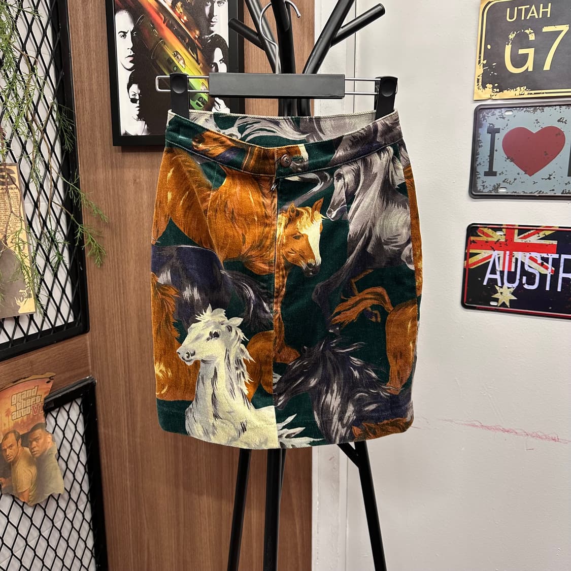 Horse Gothic Velvet Mini Skirt 상품이미지2