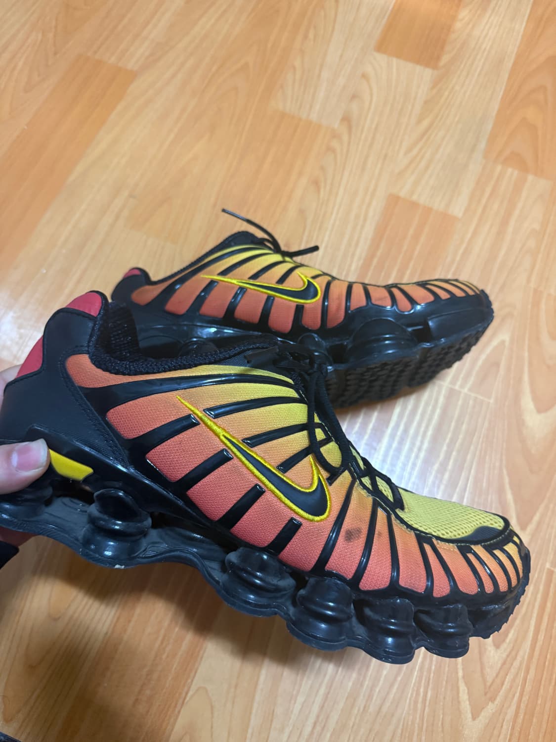 나이키 샥스 TL 선라이즈 로우탐 스니커즈 상품이미지1