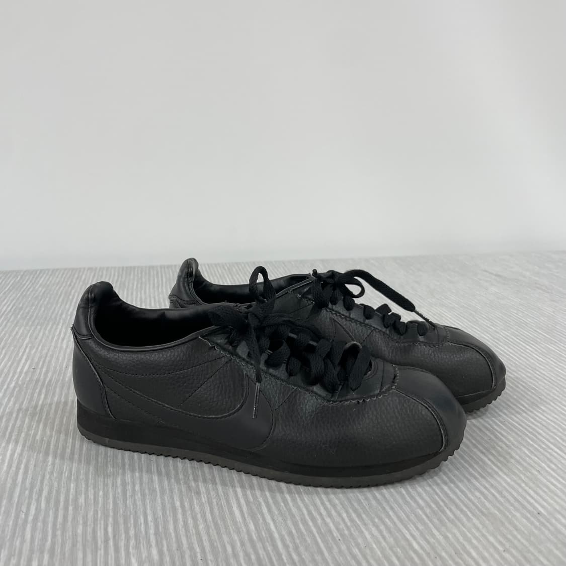 849) 나이키 클래식 코르테즈 레더 트리플 블랙 255mm 상품이미지1