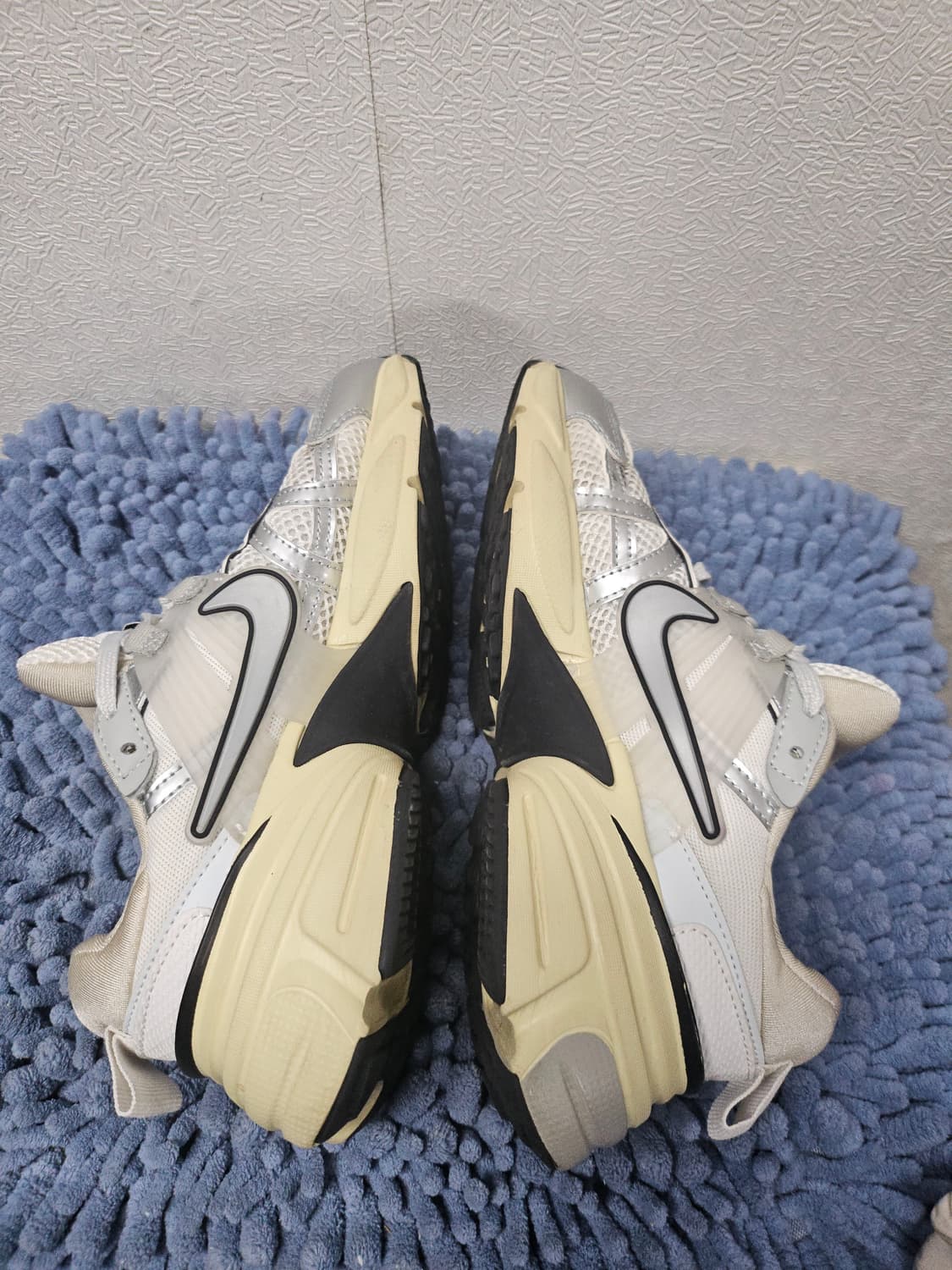 나이키 V2K 런 퓨어 플래티넘 라이트 아이언 오어 235 상품이미지9