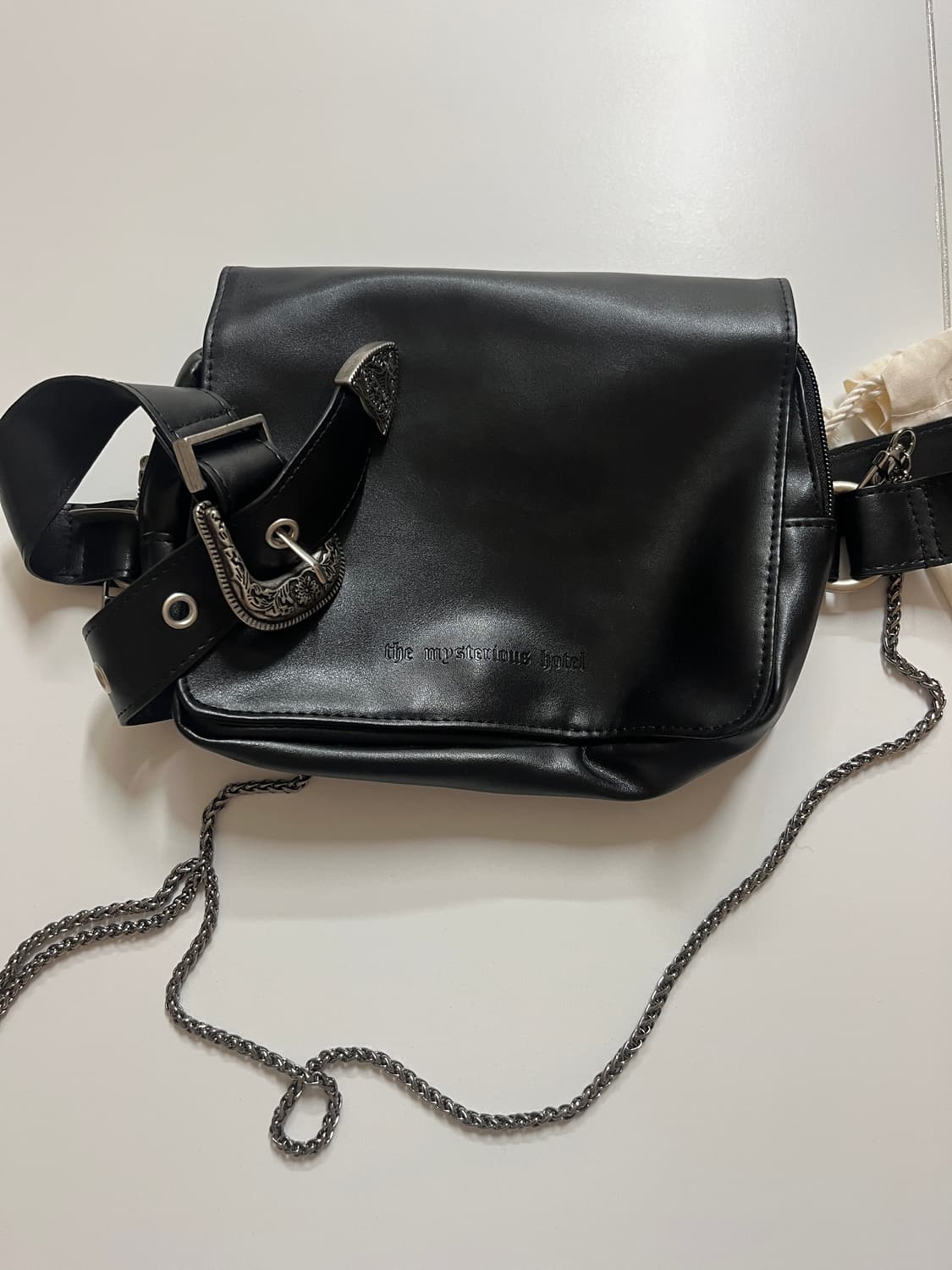 미스테리어스호텔 벨트백 상품이미지2