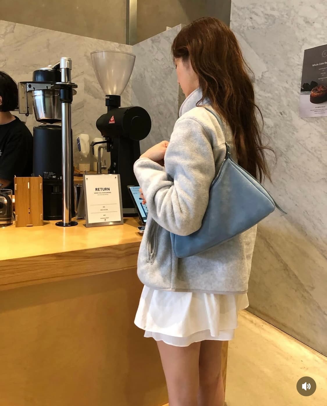 새상품) 르베인 리얼 스웨이드 노아 숄더백 (정가 248,000원)  상품이미지2