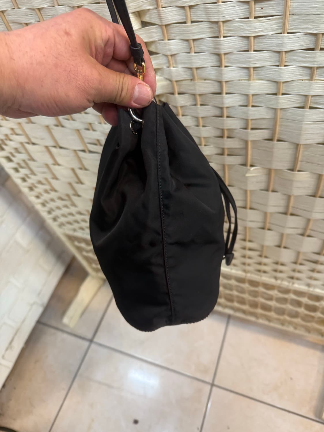 정품 프라다 나일론 버킷 파우치백 팝니다 상품이미지5