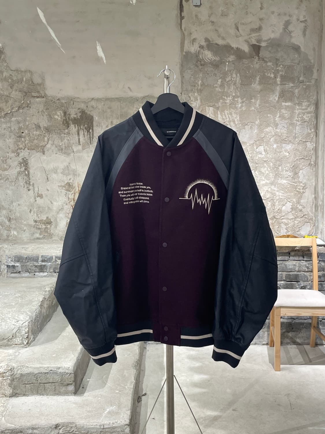 GU x 언더커버 버건디 코스믹 노이즈 바시티 자켓 상품이미지2