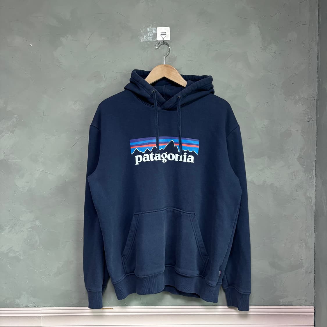 파타고니아 빅로고 후드 네이비 상품이미지1