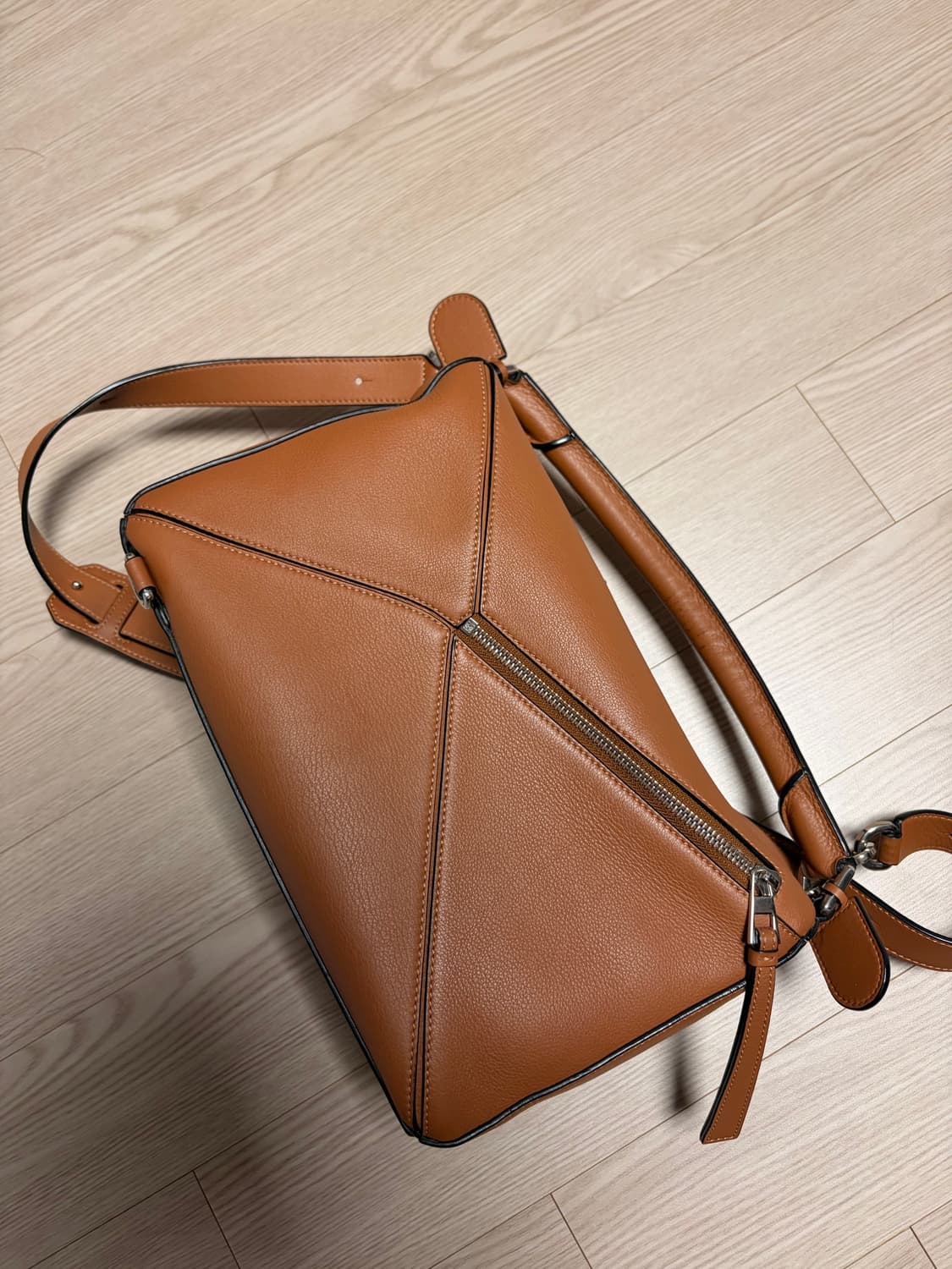 로에베 퍼즐백 탄 미디움 상품이미지2