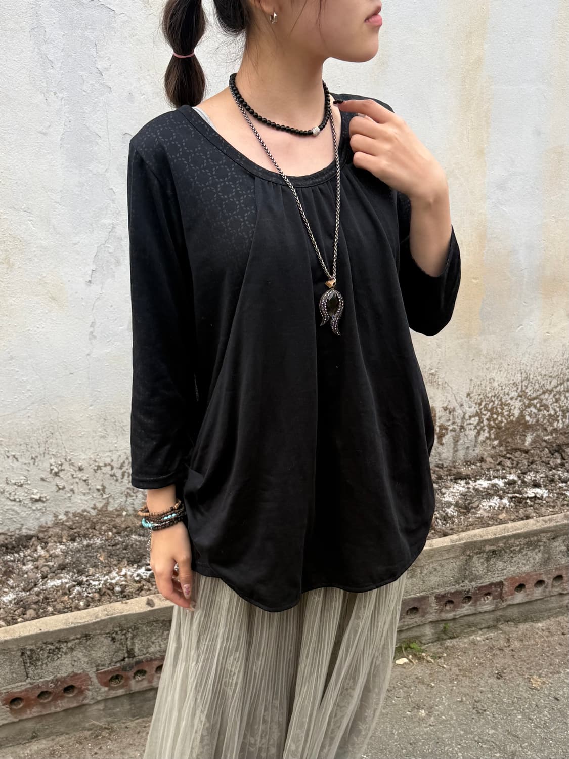 ARENA 시스루 도트 패턴 셔링 티 상품이미지3