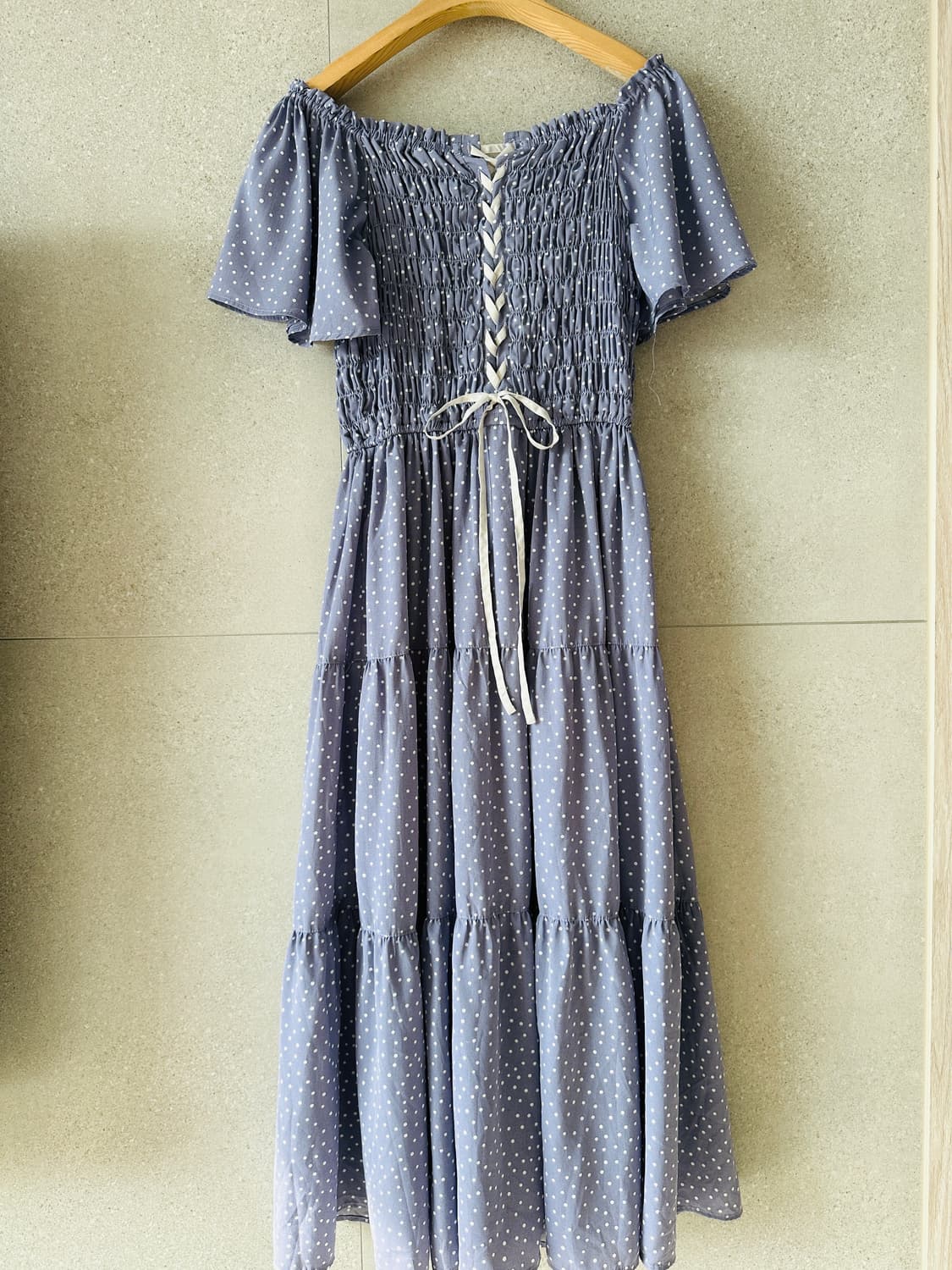 나이스클랍 등리본 오프숄더 연보라 땡땡이 롱 원피스 휴 상품이미지3