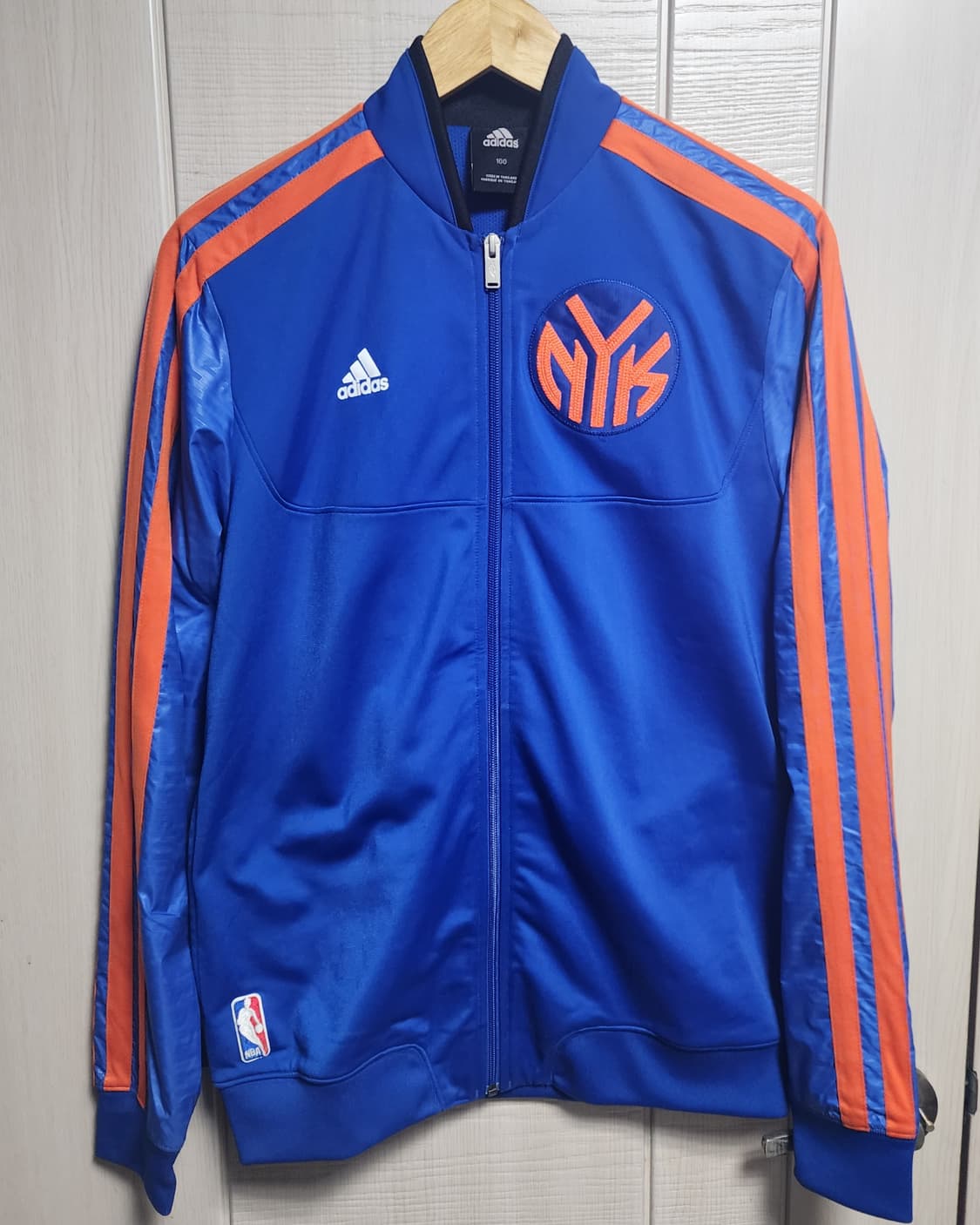 아디다스 x NBA 뉴욕 닉스 트랙탑 져지 (100) 상품이미지1