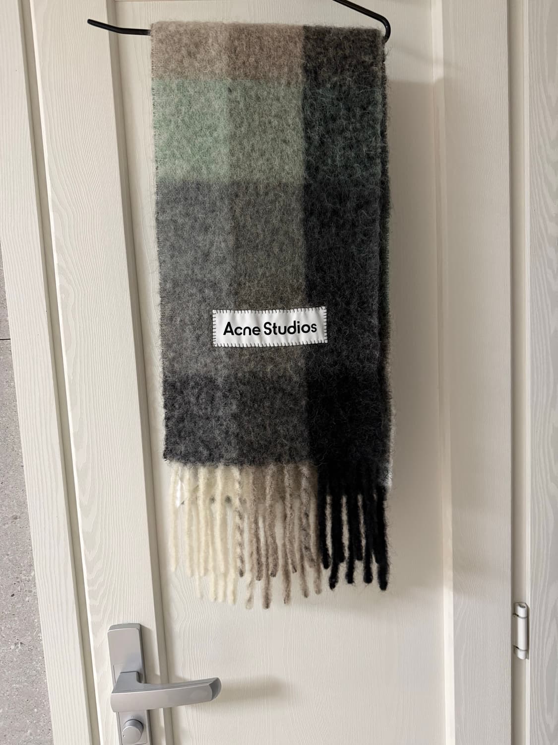 아크네 모헤어 머플러 상품이미지1