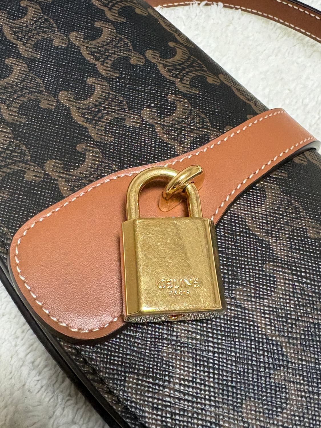 셀린느 타부백 상품이미지2