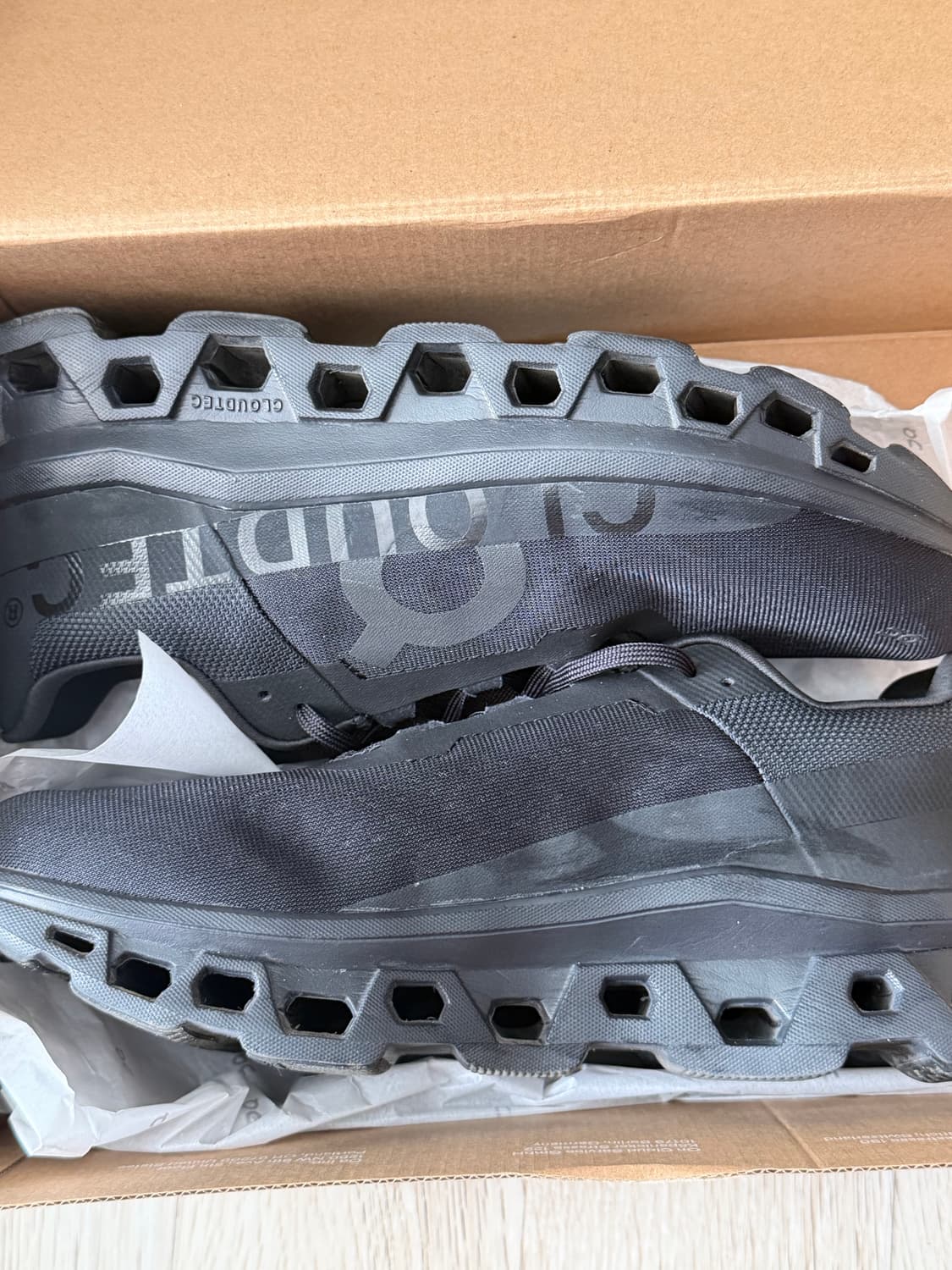 온러닝 클라우드 몬스터 285 상품이미지1