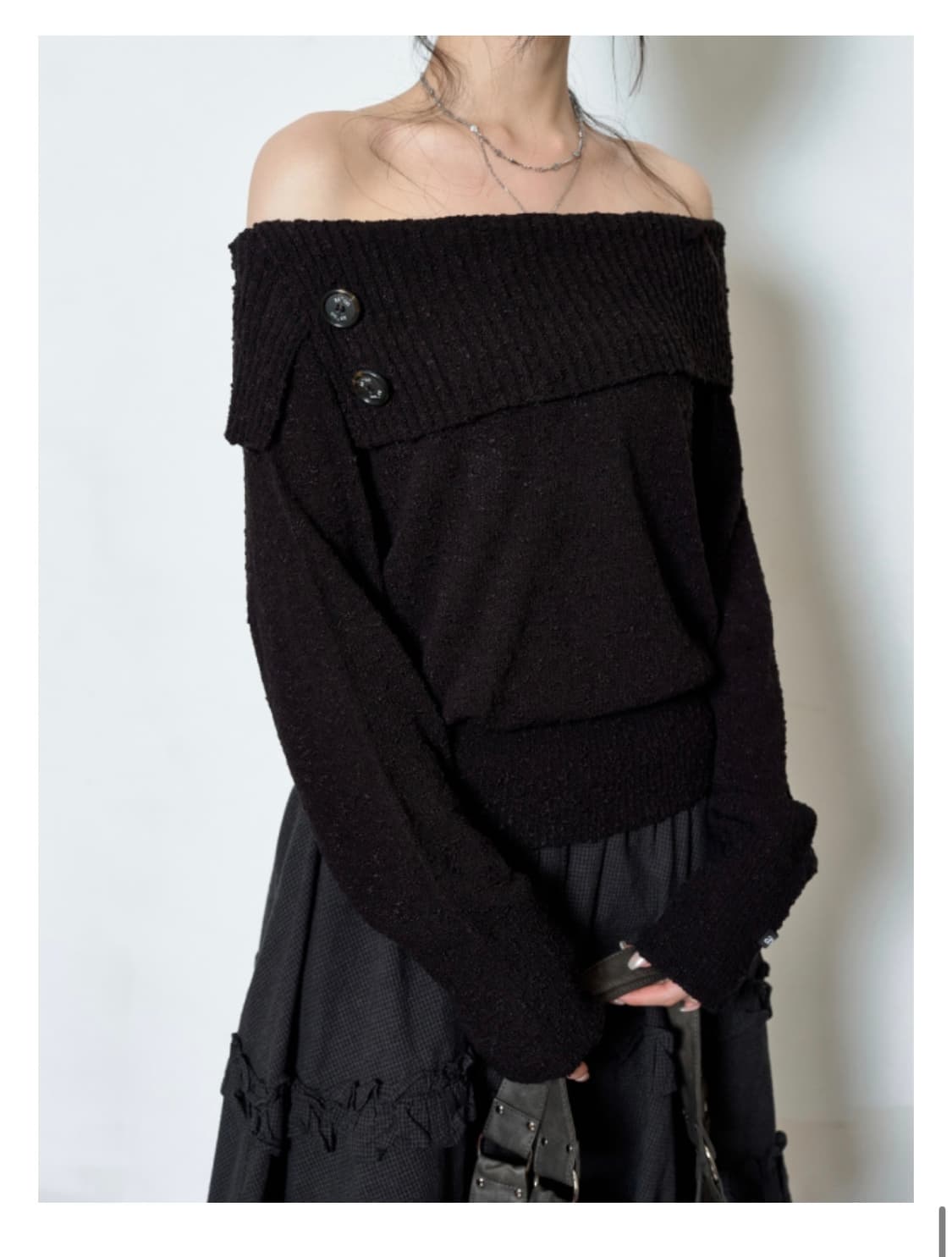 애즈온 키라 오프숄더 니트 블랙 상품이미지2