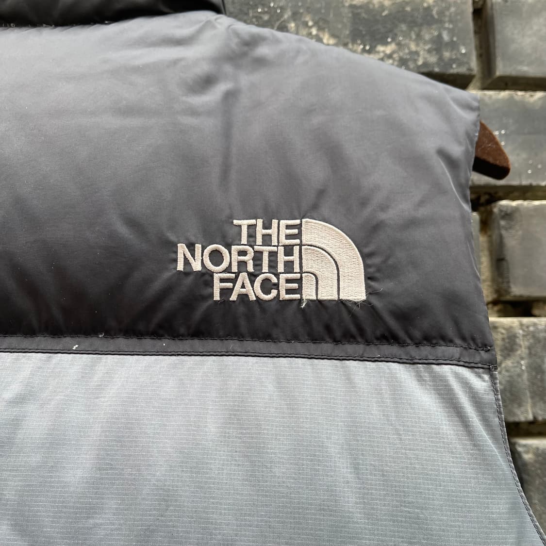 [85] 노스페이스 눕시 700 블랙/그레이 남여 패딩 조끼 상품이미지7