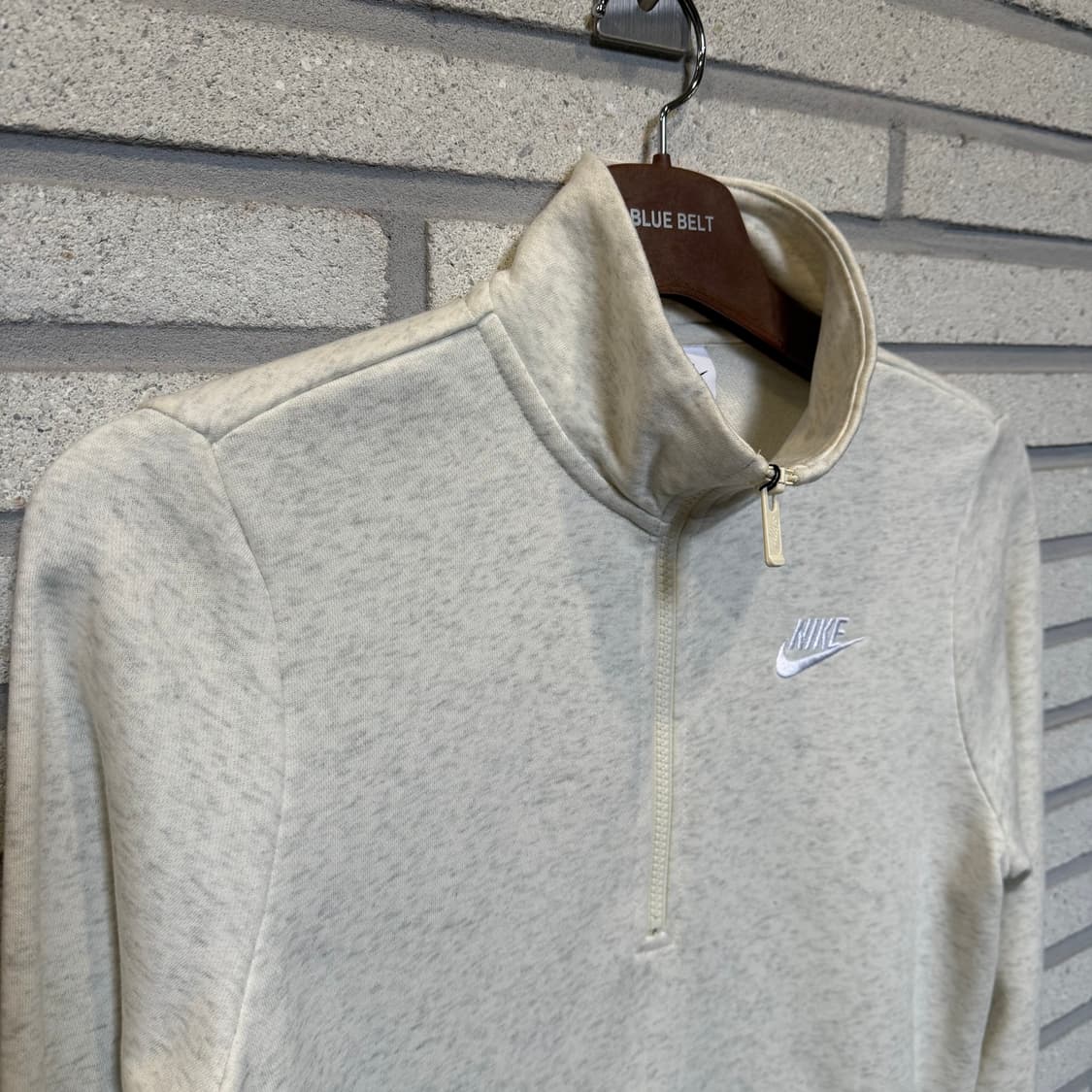 나이키 기모 카라 맨투맨 아이보리 컬러  상품이미지3