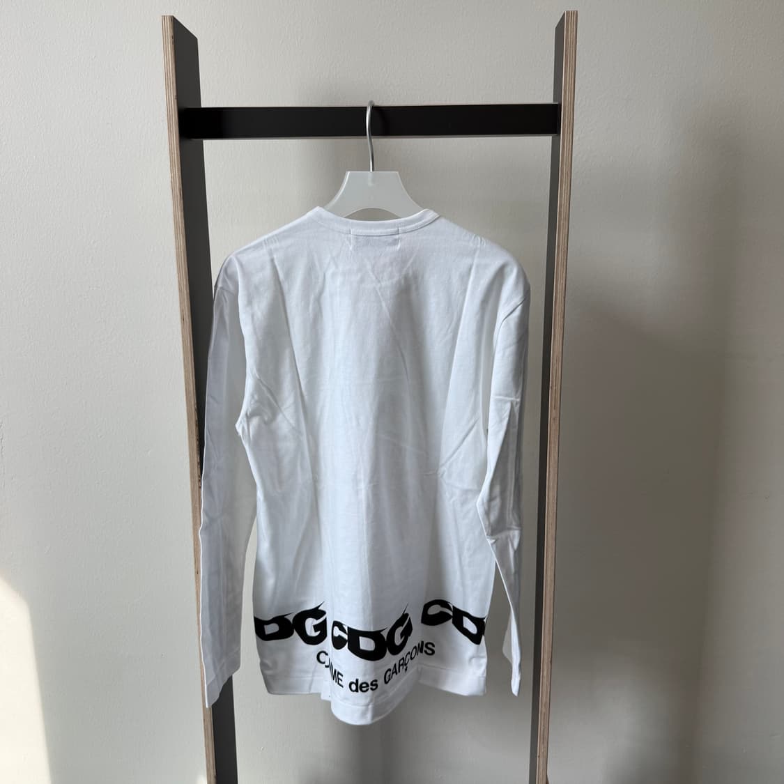 꼼데가르송 CDG WAVY 백 로고 롱슬리브 2컬러 상품이미지2