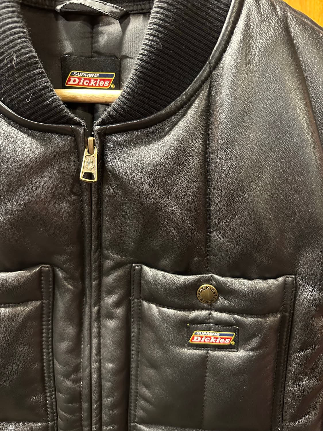 슈프림 X 디키즈 레더 워크 베스트 블랙 23FW 상품이미지3