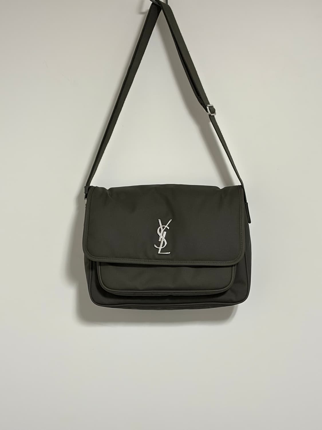 생로랑 니키 캔버스 메신저  라지 크로스백 상품이미지1