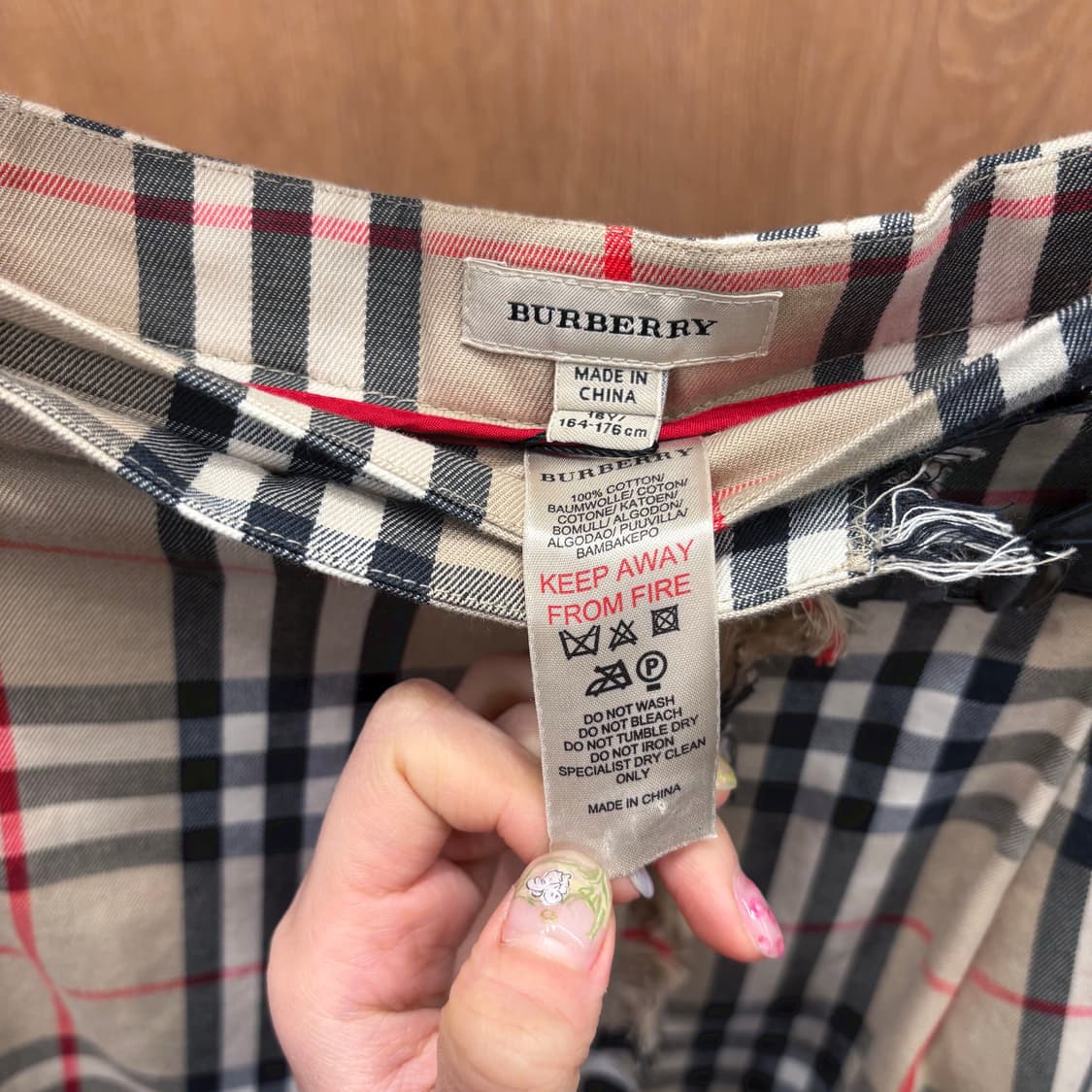 버버리 미니 스커트 노바 체크 패턴 가죽 버클 디테일 A라인 베이지 상품이미지7